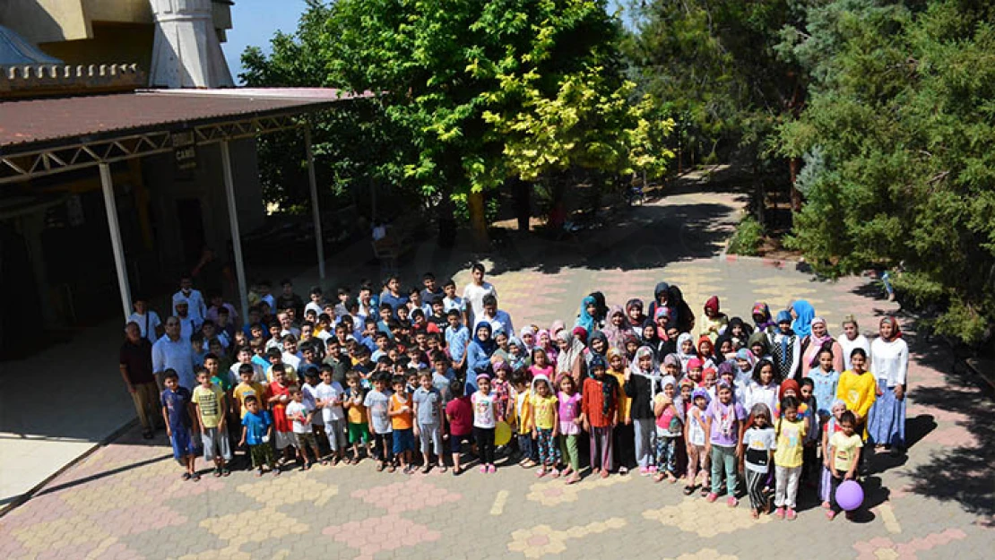 Kur'an Kursu öğrencilerine gezici kütüphane sürprizi