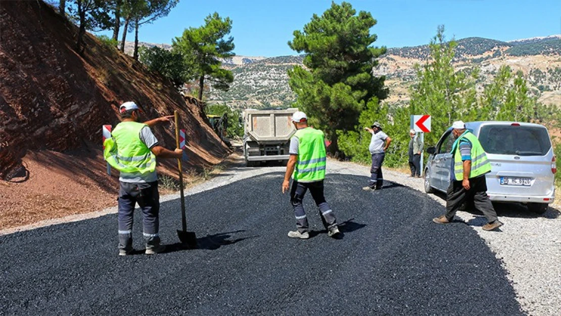 Kuzucak'ta alt yapı ve yol sorunu çözülüyor