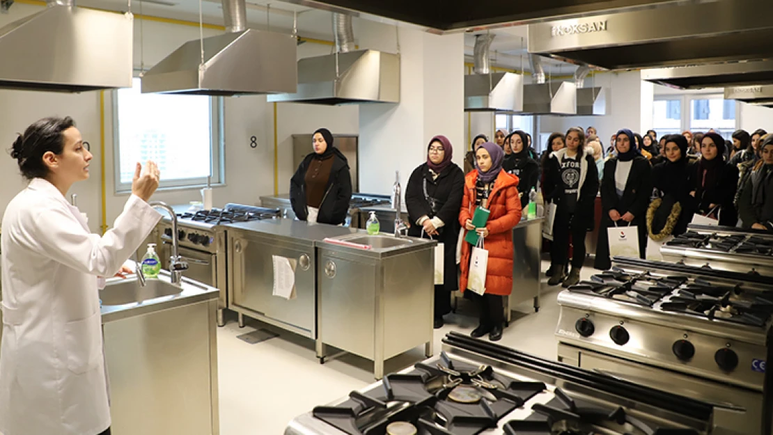 Lise öğrencilerinden SANKO Üniversitesi'ne ziyaret