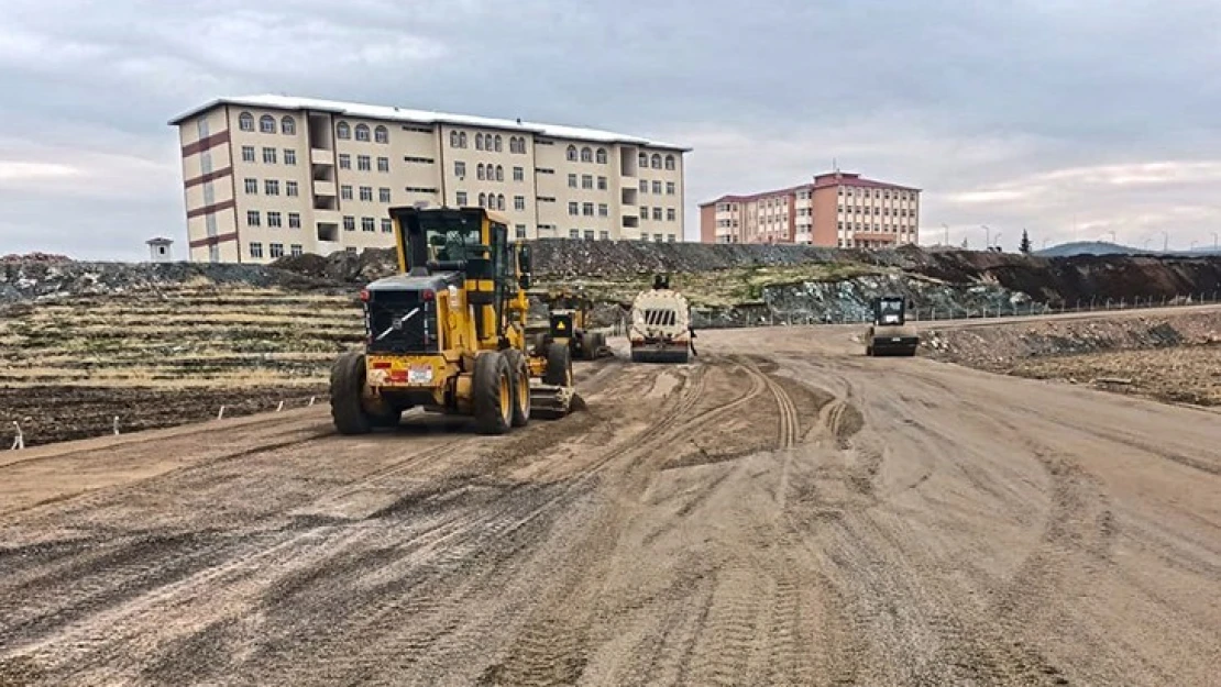 Mahir Ünal Caddesinde yol genişletme çalışması başlatıldı