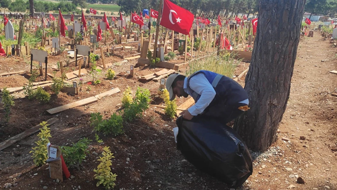 Mezarlıklar, bayram için hazırlanıyor