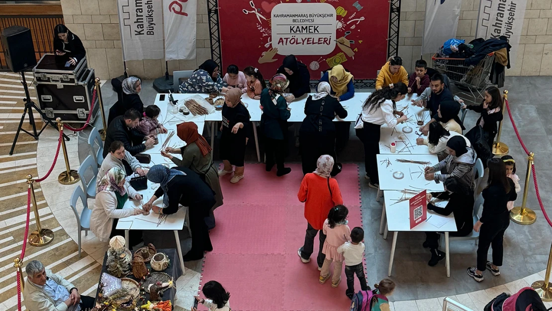 Minik ellerin dokuduğu kalemlikler, öğretmenlere hediye oldu