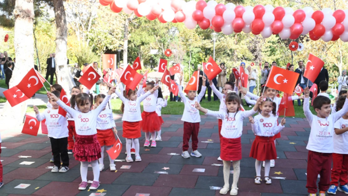 Minik öğrencilerden, Cumhuriyetin 100. Yılına özel gösteri