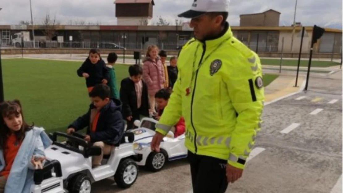 Minik şoförlere özel trafik eğitim parkuru