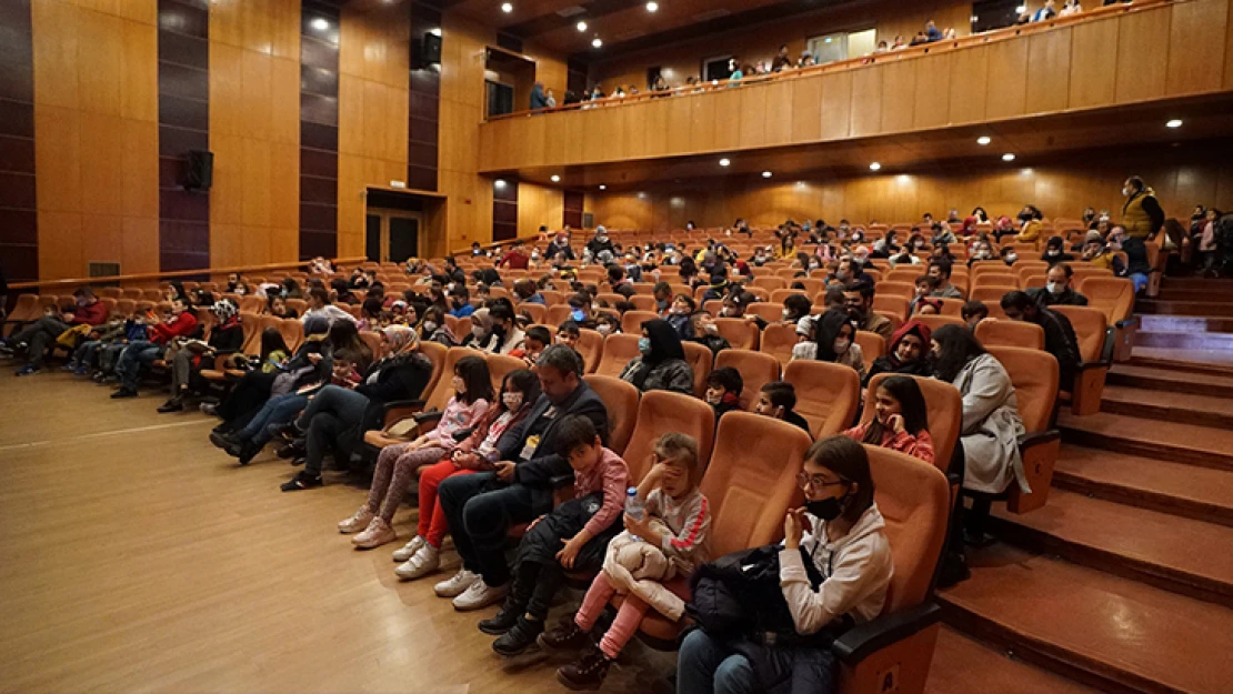 Minikler 'Uykum Geri Gel'i çok beğendi