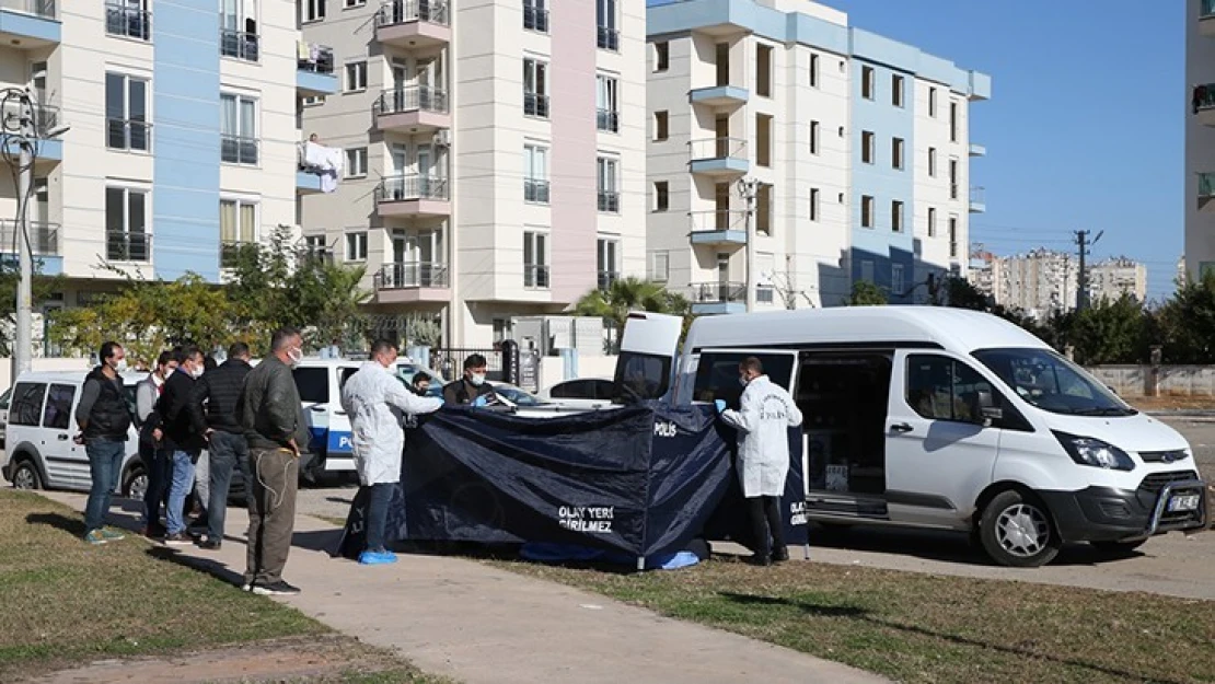 Muratpaşa'da bir kişi parkta ölü bulundu