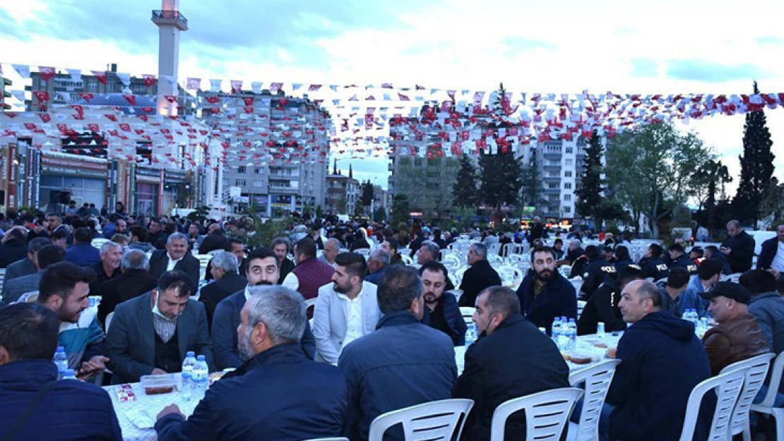 MÜSİAD üyeleri iftarda Kahramanmaraşlılarla buluştu