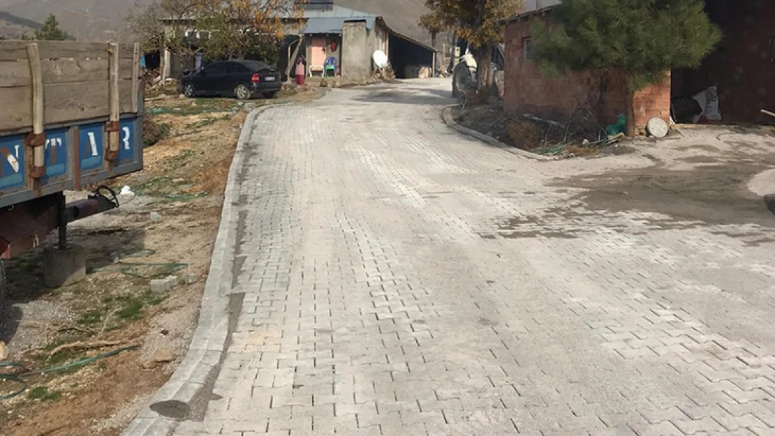 Nurhak ve Ekinözü'nde yol yenileme çalışmaları