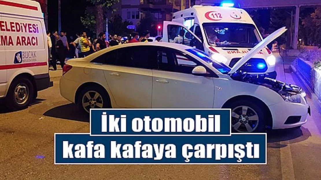 İki otomobil kafa kafaya çarpıştı