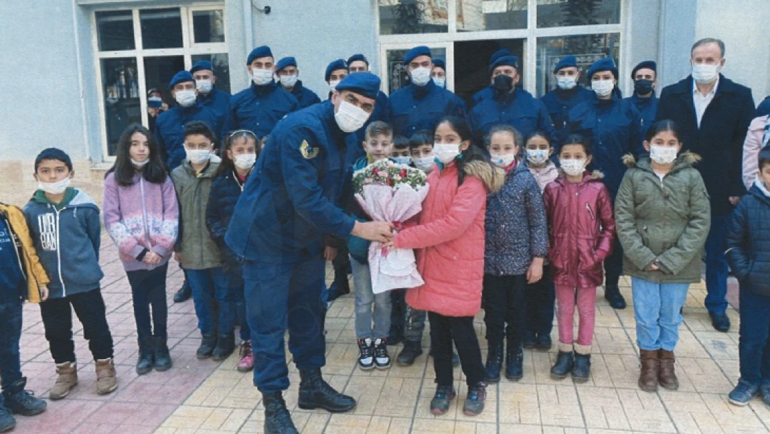 Öğrencilerden duygulandıran hediye