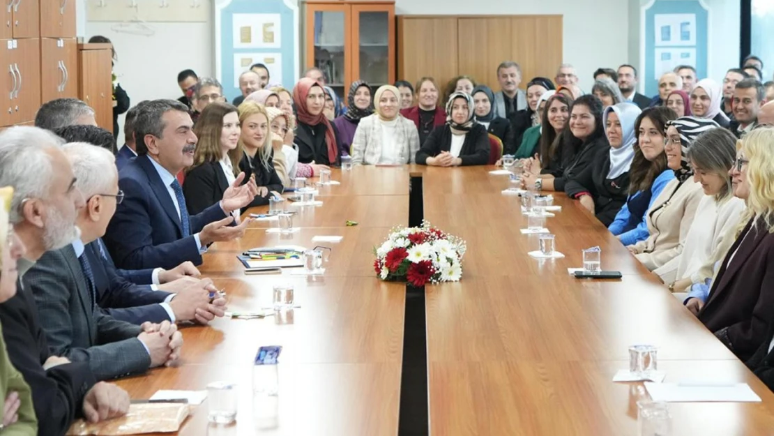 Öğretmenlik mesleği kariyer basamakları kılavuzu yayımlandı