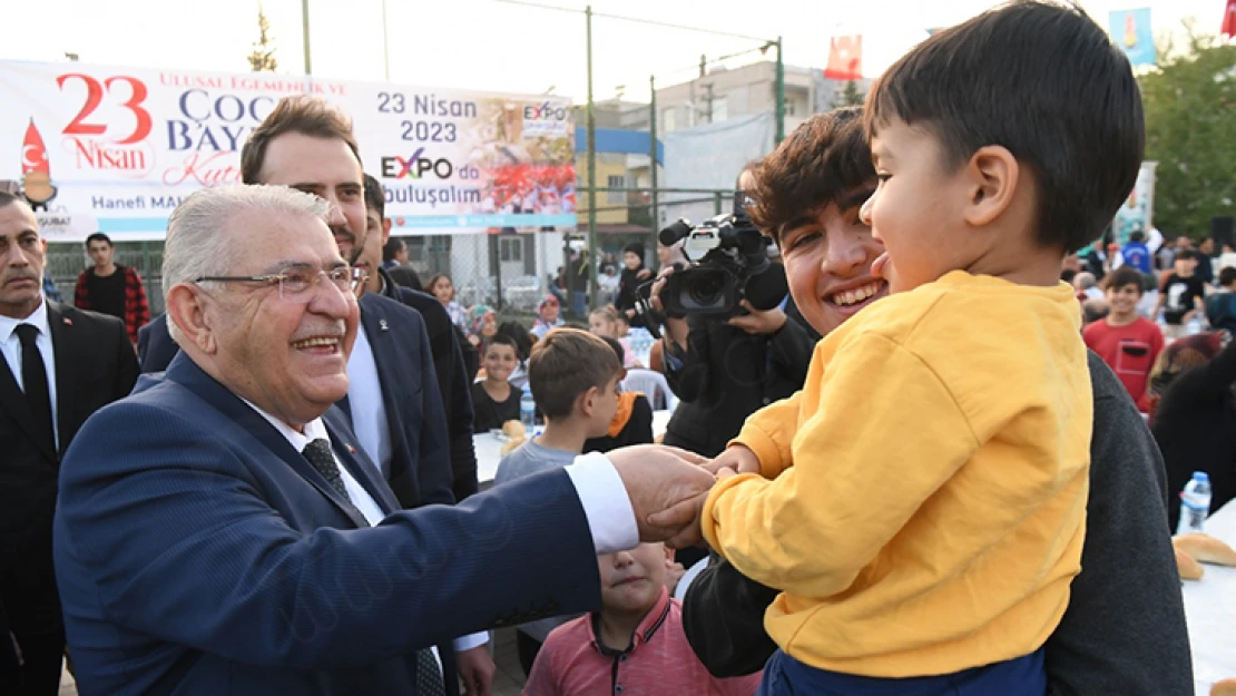 Onikişubat Belediyesi, 2 bin kişilik iftar sofrası kurdu