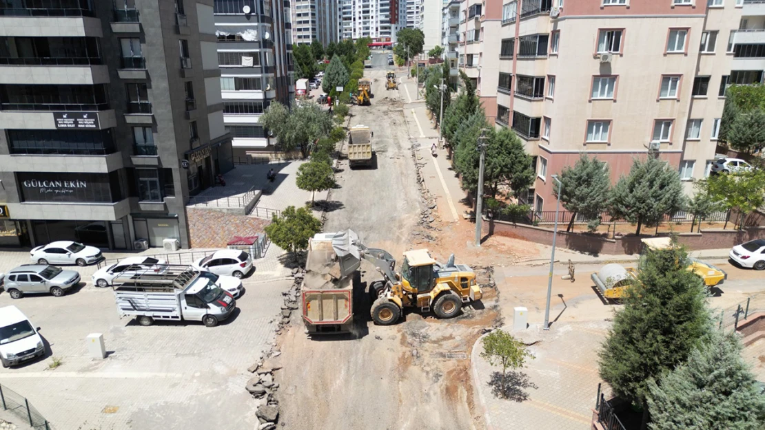 Onikişubat Belediyesi, asfalt ekibini Haydarbey ve Oruç Reis Mahallesi'ne taşıdı