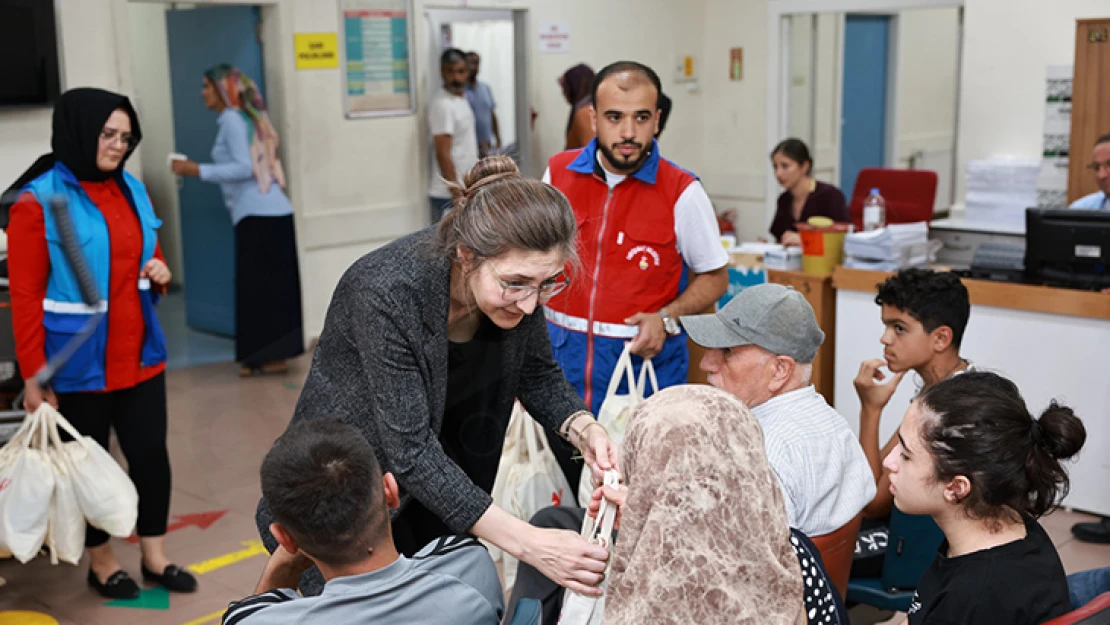 Onikişubat Belediyesi, hasta ve yakınlarına moral oldu