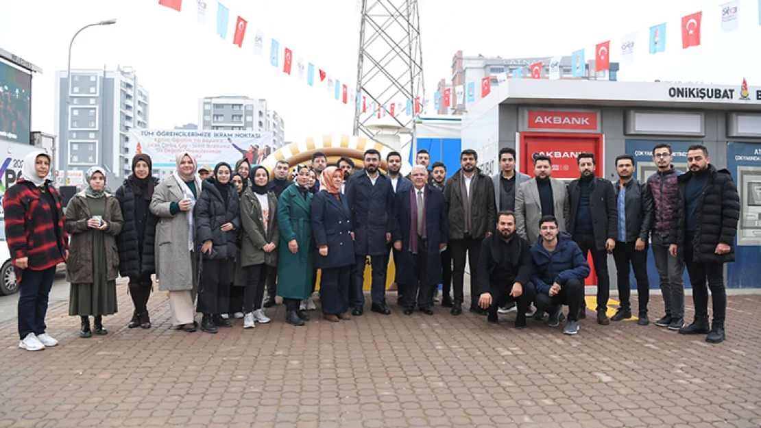 Onikişubat Belediyesi'nden öğrencilere sıcak çorba, simit ve çay ikramı