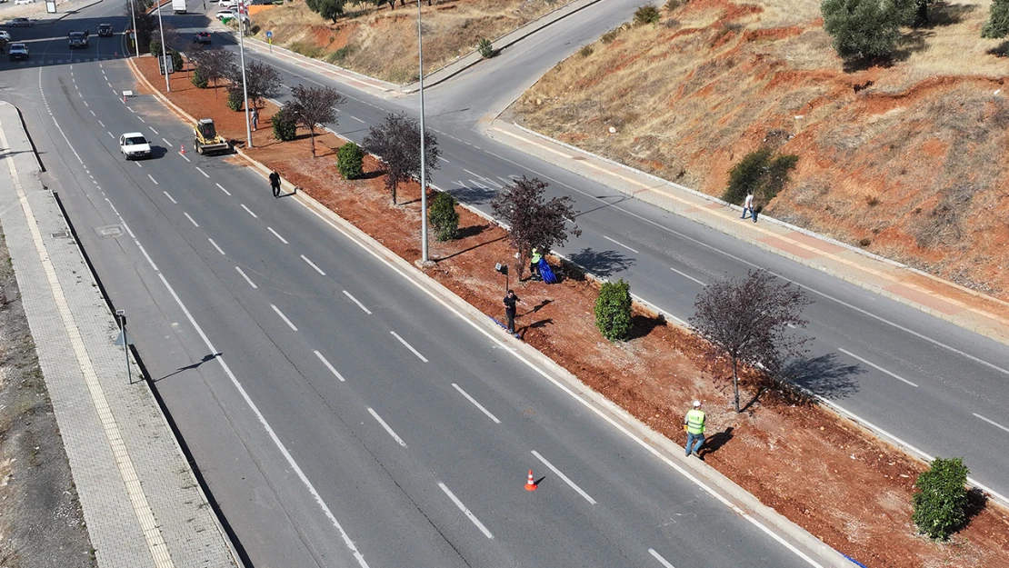 Onikişubat'ın en işlek caddesi yeşilleniyor