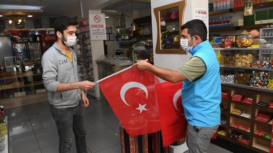 Onikişubat'ta cadde ve sokaklar kırmızı beyaz