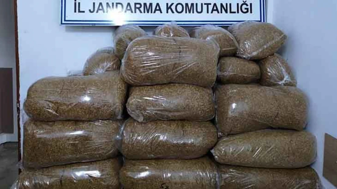 Otomobilin bagajında 240 kilogram tütün ele geçirildi