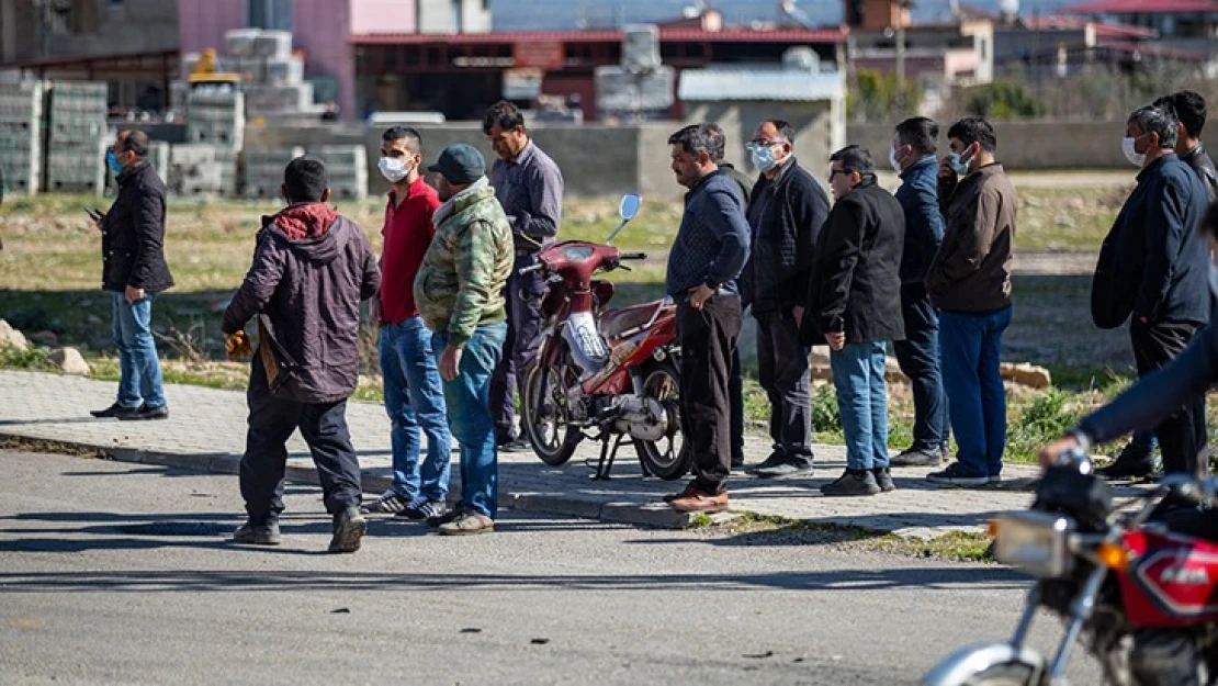 Otomobille çarpışan motosikletin sürücüsü yaralandı