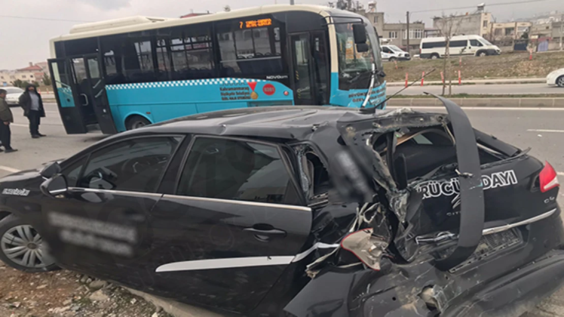 Otomobille halk otobüsü çarpıştı, yaralılar var