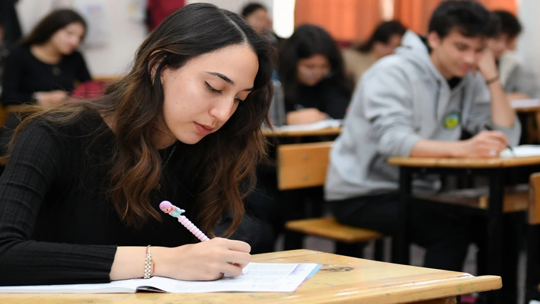 ÖZYES öğrencileri için yurt ve burs/kredi başvuruları başladı