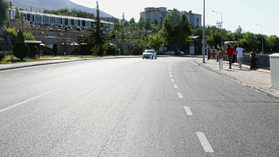 Pınarbaşı Caddesi baştan uca yenilendi