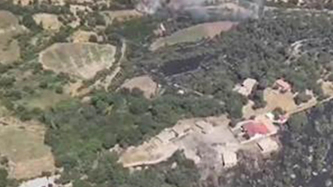 PKK'lı teröristler, köylerdeki mühimmat depolarını patlatıyor