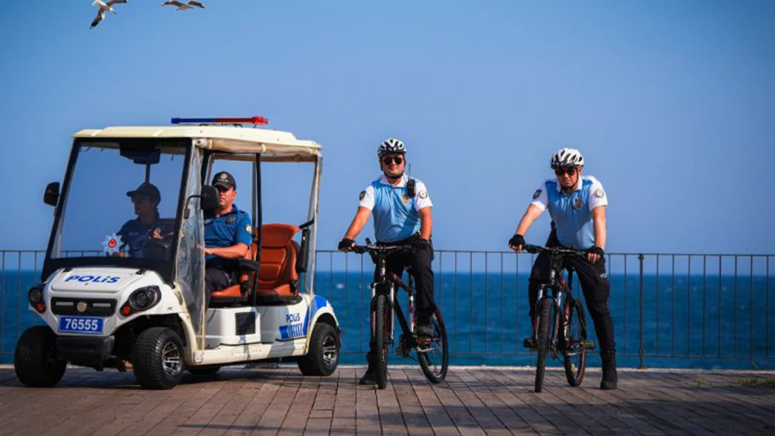 Plajlar ve parklarda güvenlik için turizm polisi pedal çeviriyor