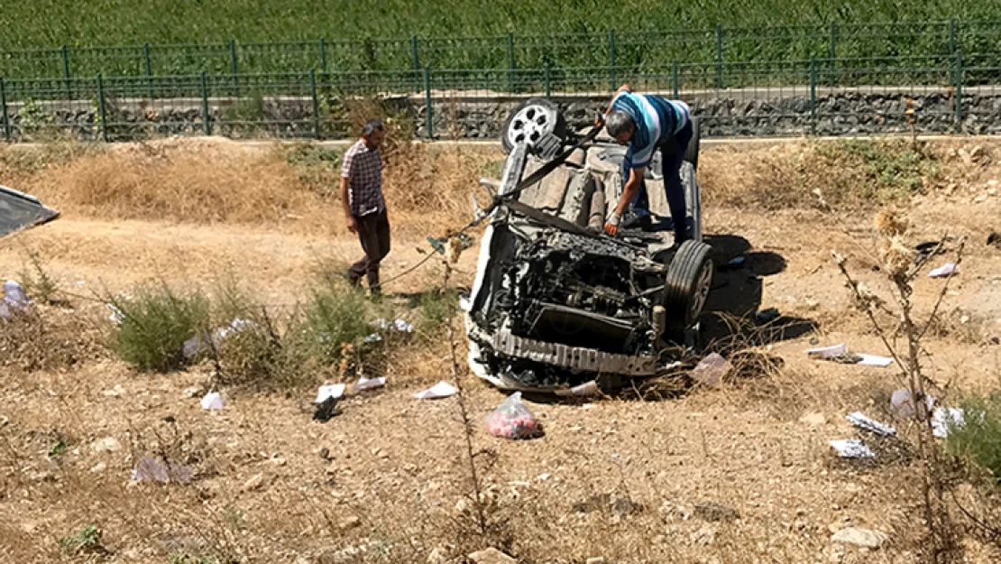 Polisin dur ihtarından kaçan sürücü, kaza yaptı