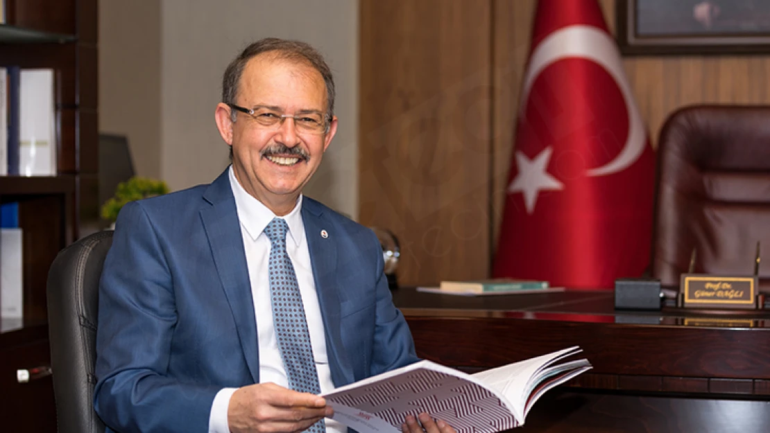 Prof. Dr. Dağlı: Öğretmenler, milletlerin geleceğini aydınlatan eğitim kahramanlarıdır