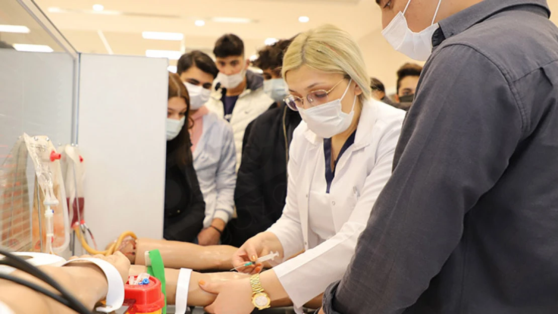 Prof. Dr. Özkur: Sevmeyerek yaptığınız bir meslekte başarı elde edemezsiniz