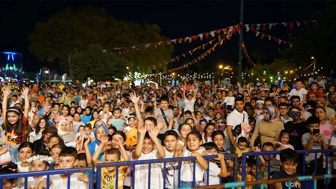 Rafadan Tayfa ile Kahramanmaraşlı çocuklar doyasıya eğlendi