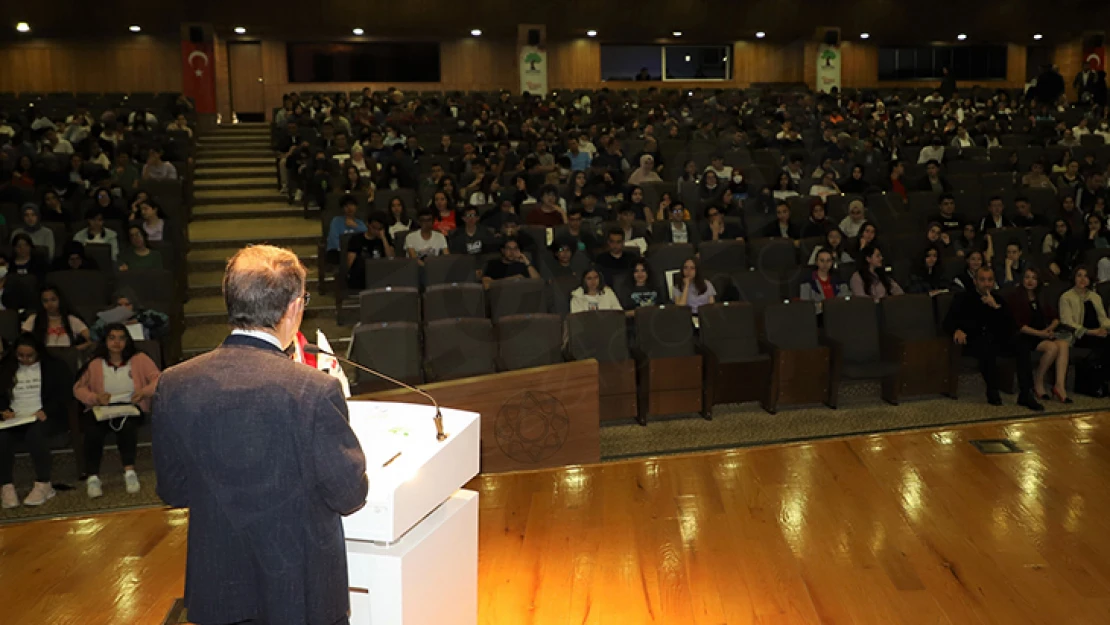 Rektör Prof. Dr. Dağlı: Seçeceğiniz meslek, hayatınızı nasıl yaşayacağınızı da belirleyecek