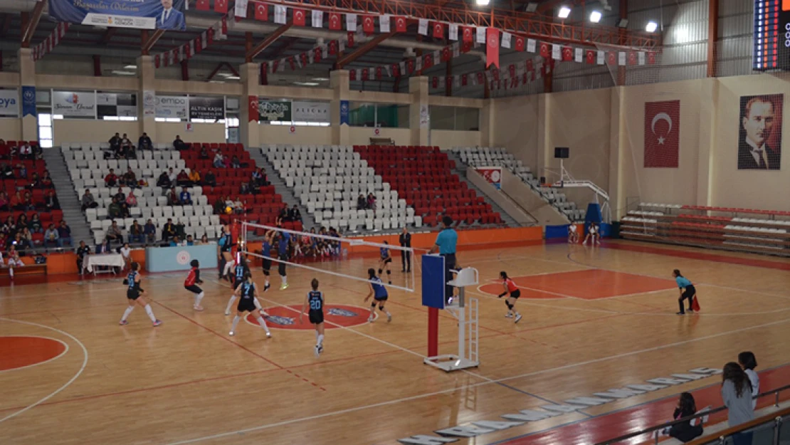 Rektör Yasım'dan, Kahramanmaraş Kadın Voleybol Takımı'na destek