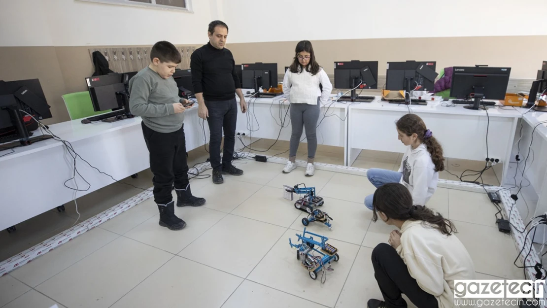 Robotik kodlamayla hayatı kolaylaştıracak projeler üretildi