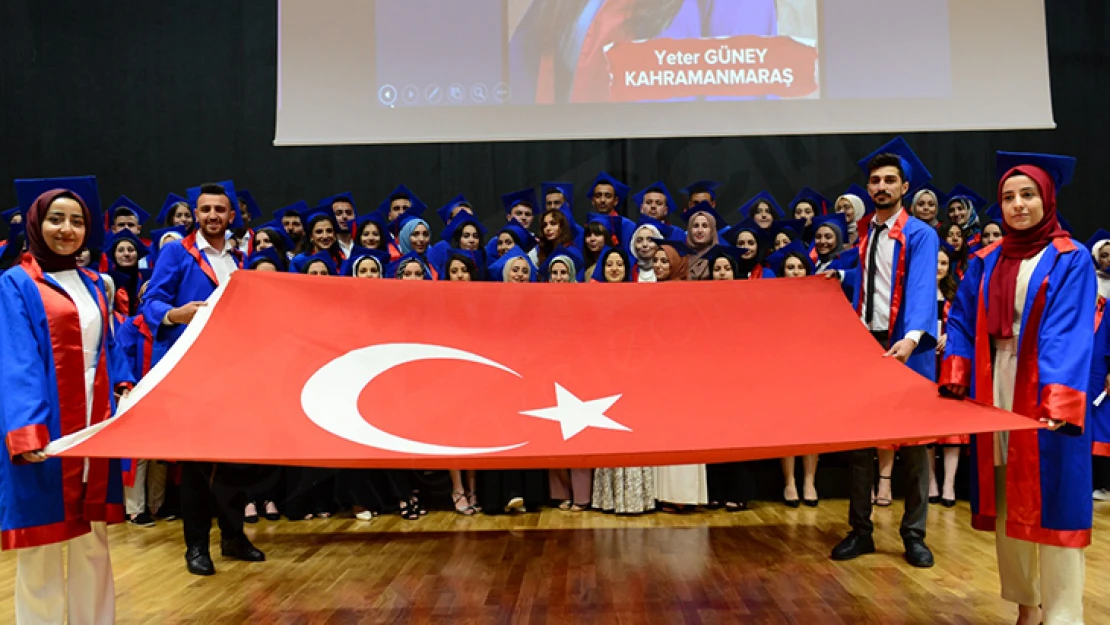 Sağlık Bilimler Fakültesi öğrencilerinin mezuniyet heyecanı