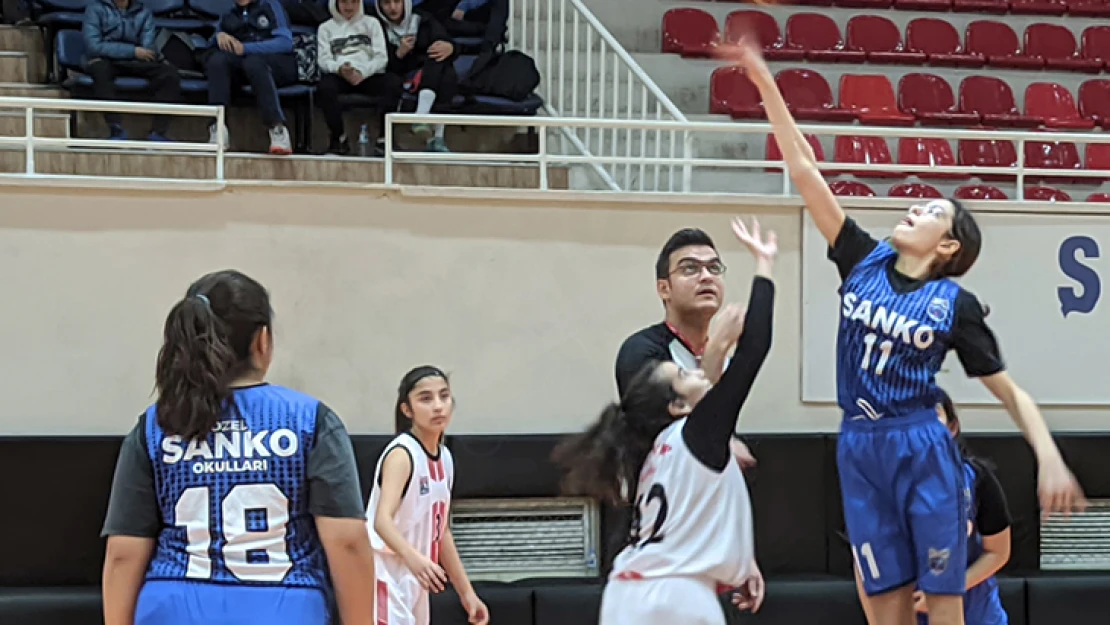 SANKO Okulları basketbol takımı il ikincisi oldu