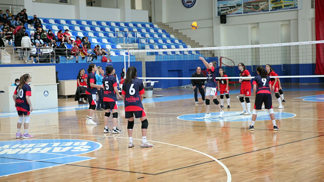 SANKO Okulları kız voleybol takımı il ikincisi oldu