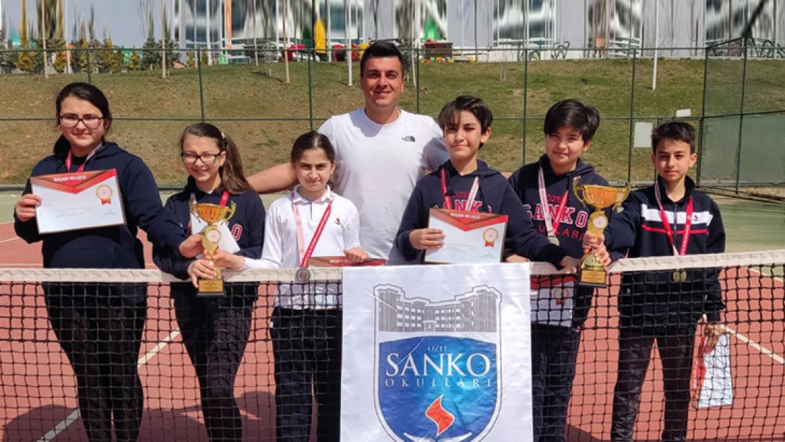 SANKO Okulları öğrencilerinin tenis başarısı