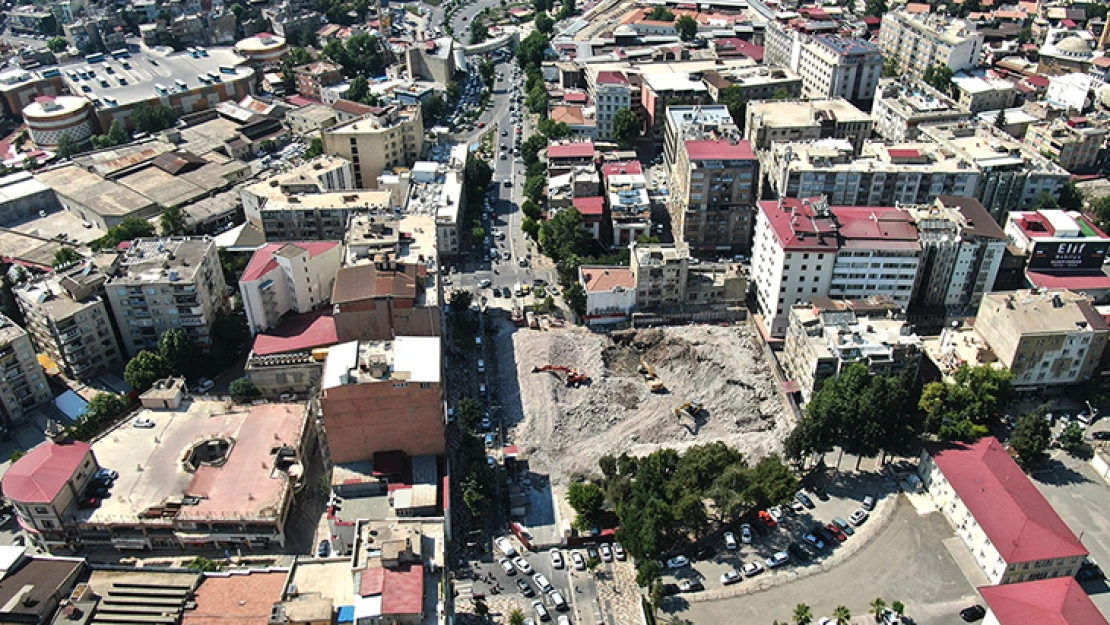 Şehir Meydanı'ndaki çalışmalar devam ediyor