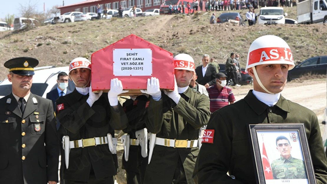 Şehit Canlı'nın naaşı toprağa verildi