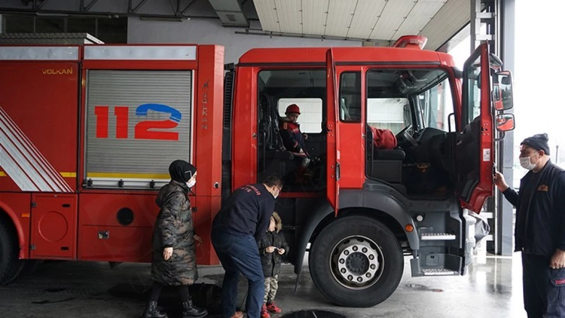 Şehit çocuklarının itfaiyeci olma hayalini belediye gerçekleştirdi