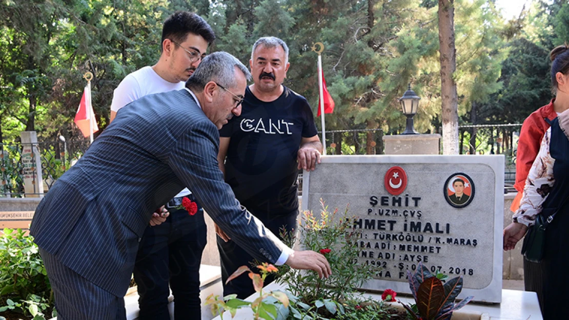 Şehitler, kabirleri başında dualarla yâd edildi