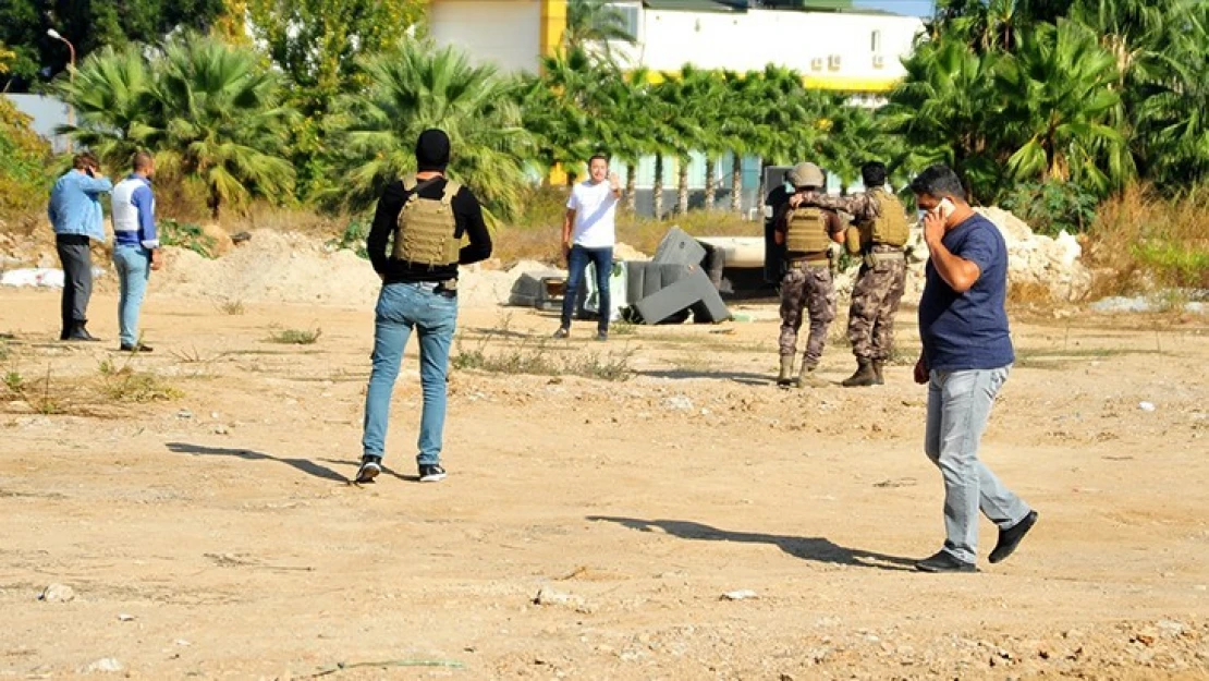 Silahlı eylem yapan kişi, polis ekiplerince ikna edildi