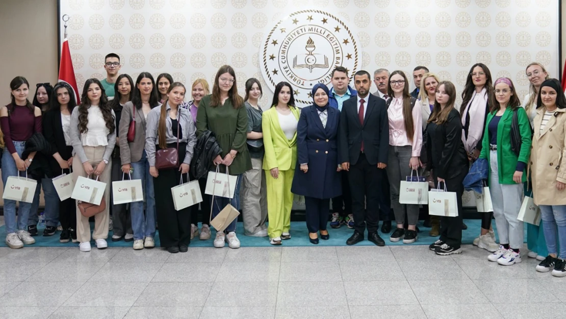 Sırbistanlı üniversite öğrencilerinden, MEB'e ziyaret