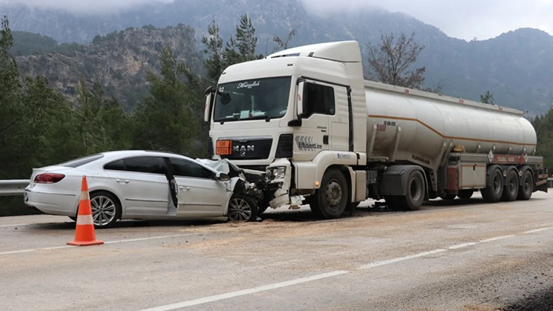 Tankerle çarpışan otomobilin sürücüsü öldü