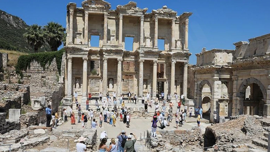 Tarihi yerler bayramda ziyaretçi akınına uğradı