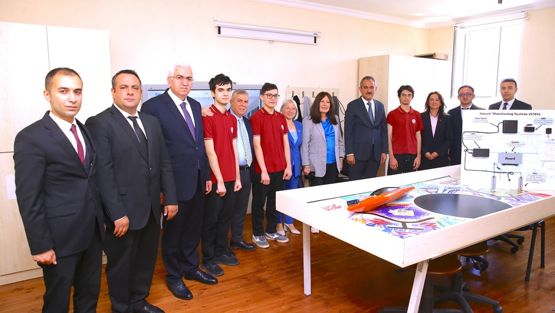 TBMM Heyeti Bakü'de Türk okullarını ziyaret etti