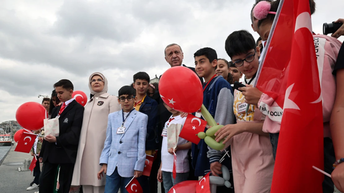 TCG Anadolu'nun İstanbul Boğazı geçişi böyle görüntülendi