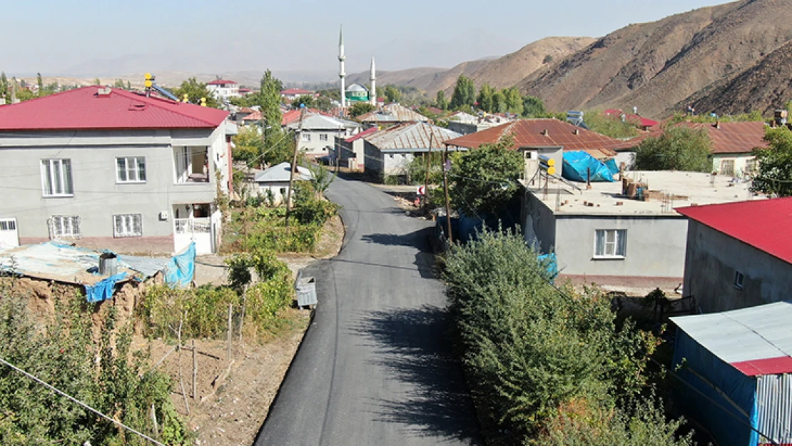 Tombak'ın yolu sıcak asfaltla yenilendi